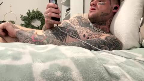 wetwalls223 online show from February 13, 8:55 pm