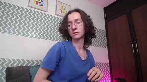 white_king4 online show from October 6, 2:55 pm