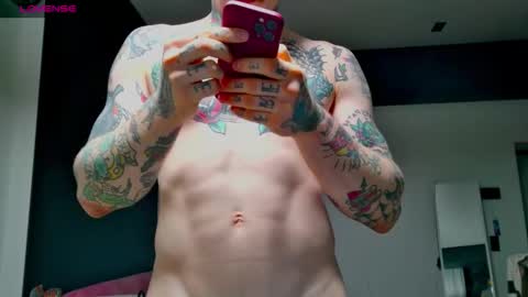 Snapshot of white_king999 chatting on October 27, 3:42 am Max online show from October 27, 3:42 am