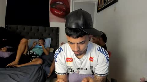 white online show from April 22, 5:03 am