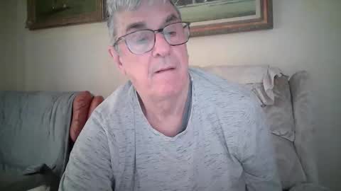 whitebriefs009 online show from May 6, 8:37 am