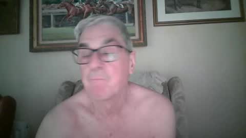 whitebriefs009 online show from December 21, 9:39 am