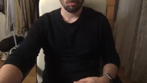 Snapshot of whiteeee_toso chatting on November 1, 1:09 am White guyyy online show from November 1, 1:09 am