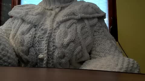Snapshot of whitesweater chatting on October 8, 7:13 am whitesweater online show from October 8, 7:13 am