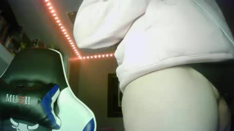 whiteweapon88 online show from February 14, 6:30 am