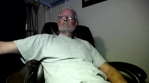 whofcares2 online show from April 10, 1:34 am