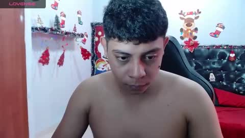Snapshot of wiilliam_20 chatting on December 28, 3:37 pm wiilliam online show from December 28, 3:37 pm
