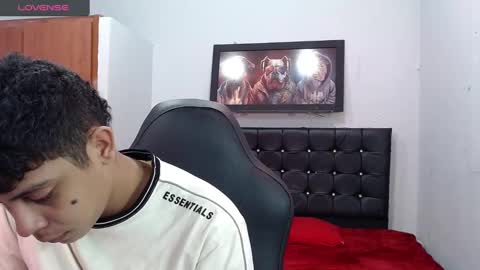 Snapshot of wiilliam_20 chatting on February 3, 4:41 pm wiilliam online show from February 3, 4:41 pm