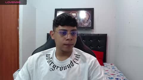 Snapshot of wiilliam_20 chatting on February 13, 12:21 pm wiilliam online show from February 13, 12:21 pm