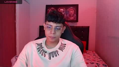 Snapshot of wiilliam_20 chatting on February 12, 12:01 pm wiilliam online show from February 12, 12:01 pm
