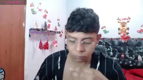 Snapshot of wiilliam_20 chatting on December 5, 12:44 pm wiilliam online show from December 5, 12:44 pm