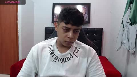 Snapshot of wiilliam_20 chatting on March 5, 1:06 pm wiilliam online show from March 5, 1:06 pm