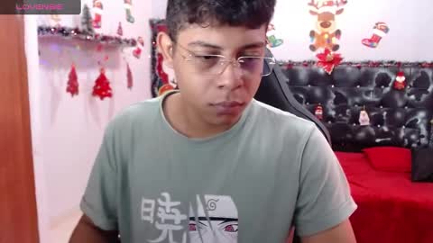 Snapshot of wiilliam_20 chatting on December 18, 2:17 pm wiilliam online show from December 18, 2:17 pm