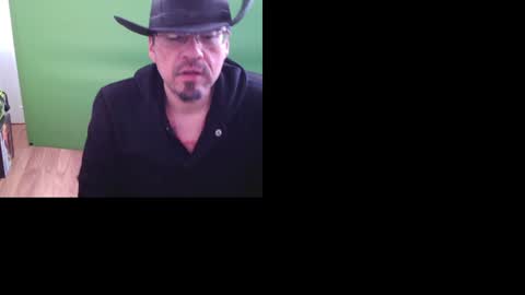 Snapshot of wildealexyz chatting on December 5, 5:07 pm WildeAlex online show from December 5, 5:07 pm