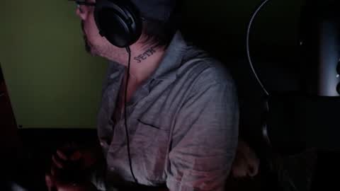 Snapshot of wildealexyz chatting on December 10, 3:52 am WildeAlex online show from December 10, 3:52 am