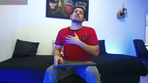 william_steel_ online show from June 20, 12:32 pm