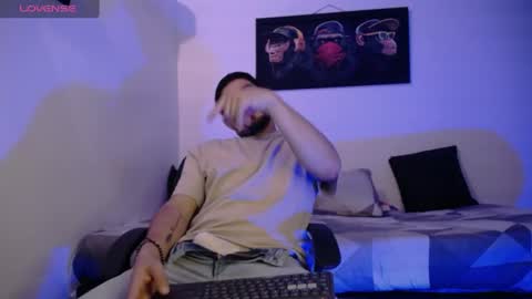 william_steel_ online show from June 27, 11:57 am