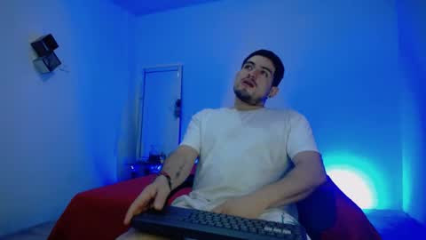 william_steel_ online show from April 21, 10:54 am