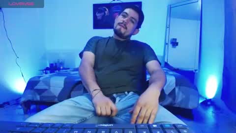 william_steel_ online show from June 15, 12:30 pm