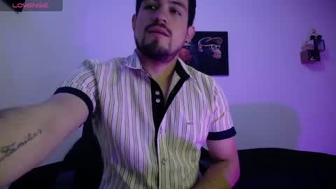 william_steel_ online show from June 25, 11:37 am