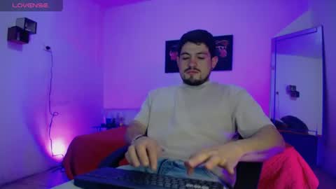 william_steel_ online show from June 11, 11:41 am