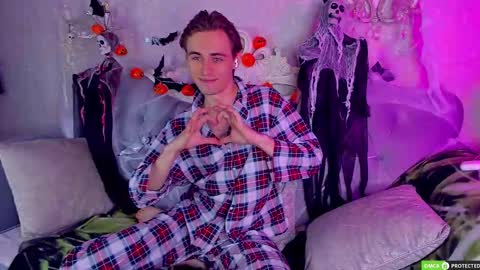 Snapshot of williamdyson chatting on October 29, 4:48 am William online show from October 29, 4:48 am