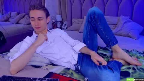 Snapshot of williamdyson chatting on October 13, 3:23 am William online show from October 13, 3:23 am