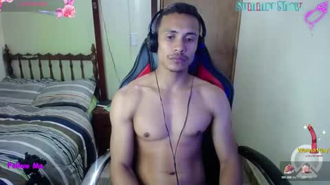 Snapshot of willy_mate chatting on February 22, 7:01 am Willy online show from February 22, 7:01 am