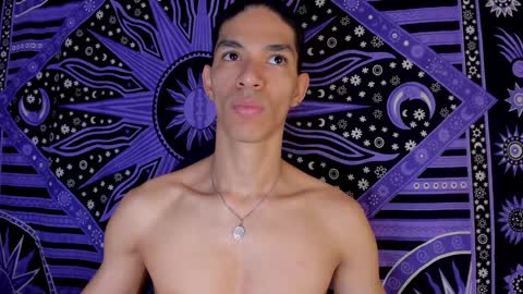 Snapshot of willy_veins chatting on December 27, 12:01 pm willy_veins online show from December 27, 12:01 pm