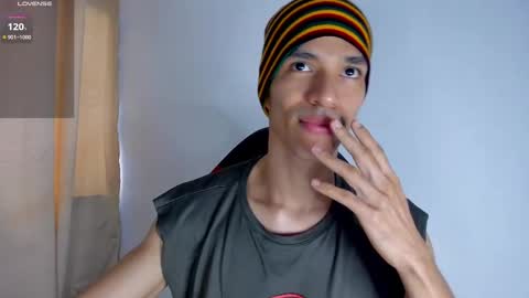 Snapshot of willy_veins chatting on February 22, 7:10 pm willy_veins online show from February 22, 7:10 pm