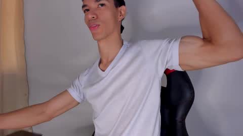 Snapshot of willy_veins chatting on March 2, 2:25 pm willy_veins online show from March 2, 2:25 pm