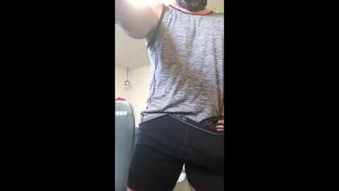 willynn83 online show from February 21, 4:30 pm