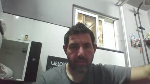 Snapshot of windowpane5 chatting on January 1, 12:33 pm windowpane online show from January 1, 12:33 pm