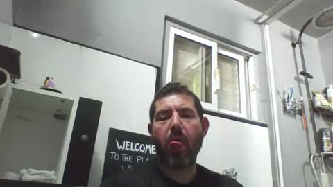 Snapshot of windowpane5 chatting on December 15, 10:26 pm windowpane online show from December 15, 10:26 pm