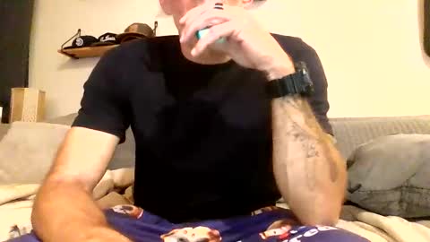 wingnutt765733 online show from March 10, 3:23 am