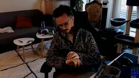 cream36 online show from November 7, 3:15 pm