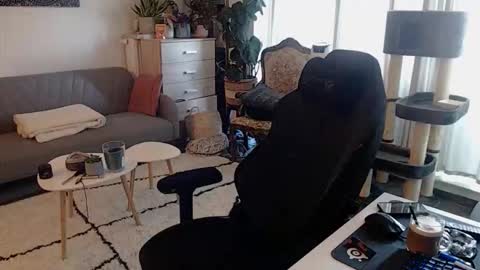 cream36 online show from October 15, 7:38 am