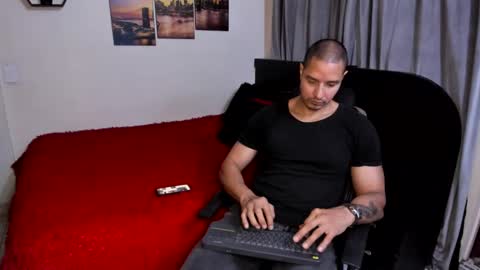 Magnus Dark independent model online show from April 15, 5:40 am