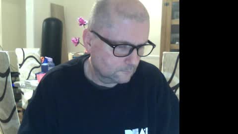 Snapshot of wobble444 chatting on February 21, 1:22 am wobble444 online show from February 21, 1:22 am