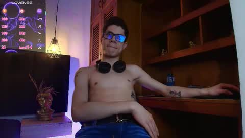  W O L F  online show from March 11, 11:39 am