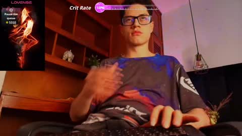 Snapshot of wolfan_sky chatting on October 3, 12:10 pm W O L F online show from October 3, 12:10 pm
