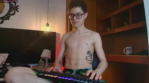  W O L F  online show from April 25, 1:41 pm