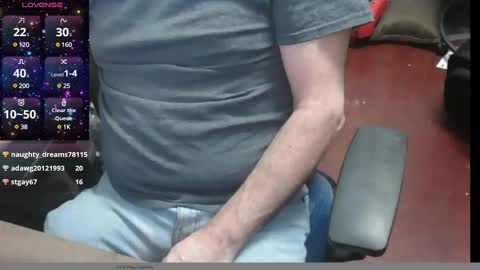 Snapshot of woodworker6473 chatting on February 22, 11:32 pm woodworker6473 online show from February 22, 11:32 pm