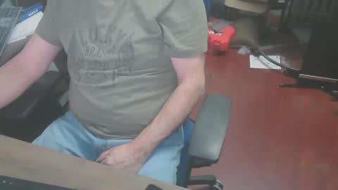 Snapshot of woodworker6473 chatting on January 20, 12:15 am woodworker6473 online show from January 20, 12:15 am