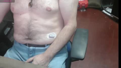 Snapshot of woodworker6473 chatting on February 8, 12:49 am woodworker6473 online show from February 8, 12:49 am