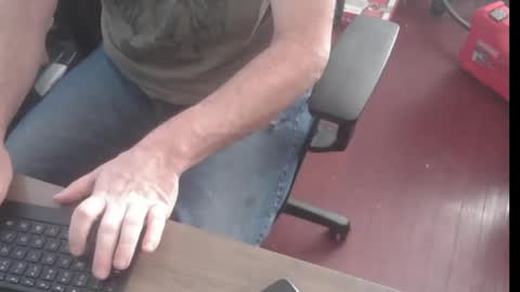 Snapshot of woodworker6473 chatting on December 23, 3:12 pm woodworker6473 online show from December 23, 3:12 pm