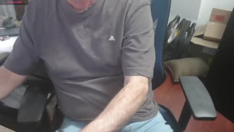 Snapshot of woodworker6473 chatting on December 15, 8:58 pm woodworker6473 online show from December 15, 8:58 pm