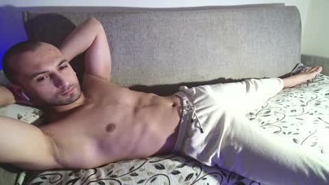 Snapshot of wowmichael69 chatting on December 18, 6:53 am Josy online show from December 18, 6:53 am
