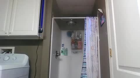 Snapshot of wundrsword33 chatting on March 5, 12:11 pm BONER DONOR online show from March 5, 12:11 pm