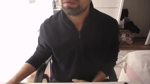 Snapshot of x_____0_____x chatting on October 15, 11:40 am Mr. Lonely online show from October 15, 11:40 am